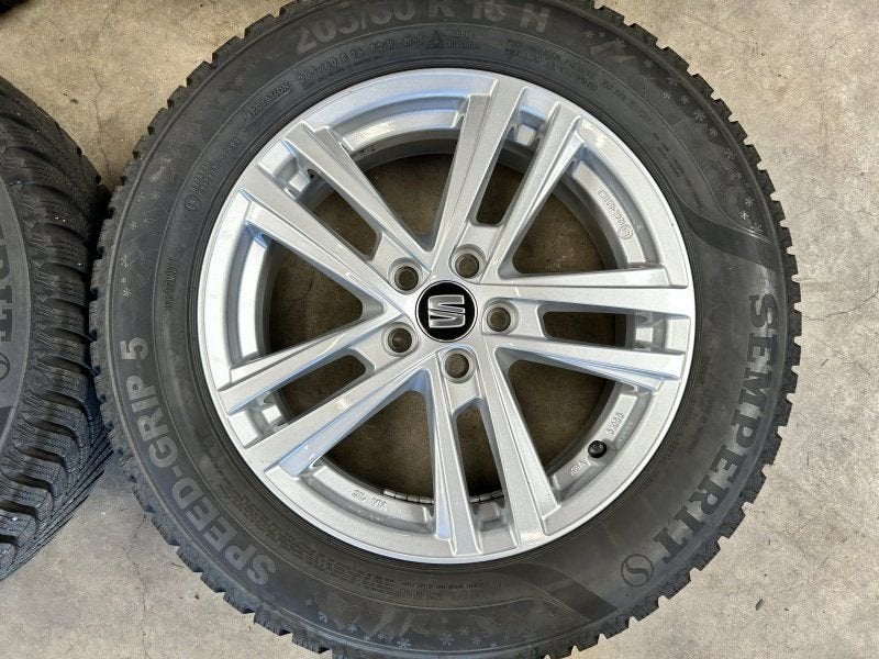 16 inch originele velgen + winterbanden Seat Ateca set 1, Autos : Pièces & Accessoires, Pneus et Jantes, Pneus hiver, 16 pouces