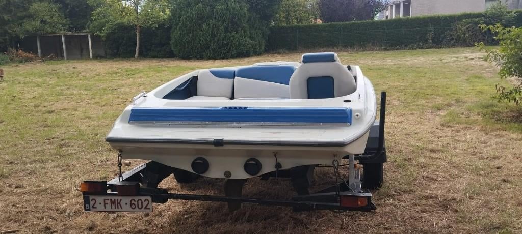 een boot met papieren maar zonder motor, Watersport en Boten, Motorboten en Motorjachten, Ophalen, Gebruikt