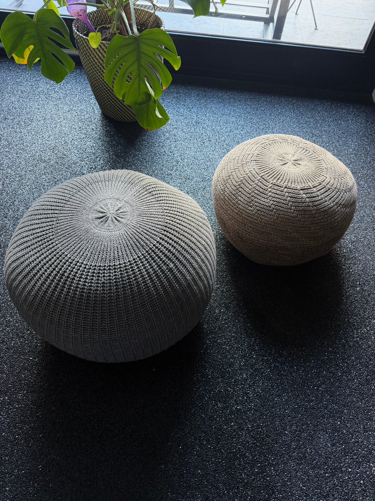 2 mooie poefs te koop., Ophalen, Zo goed als nieuw, 50 tot 75 cm