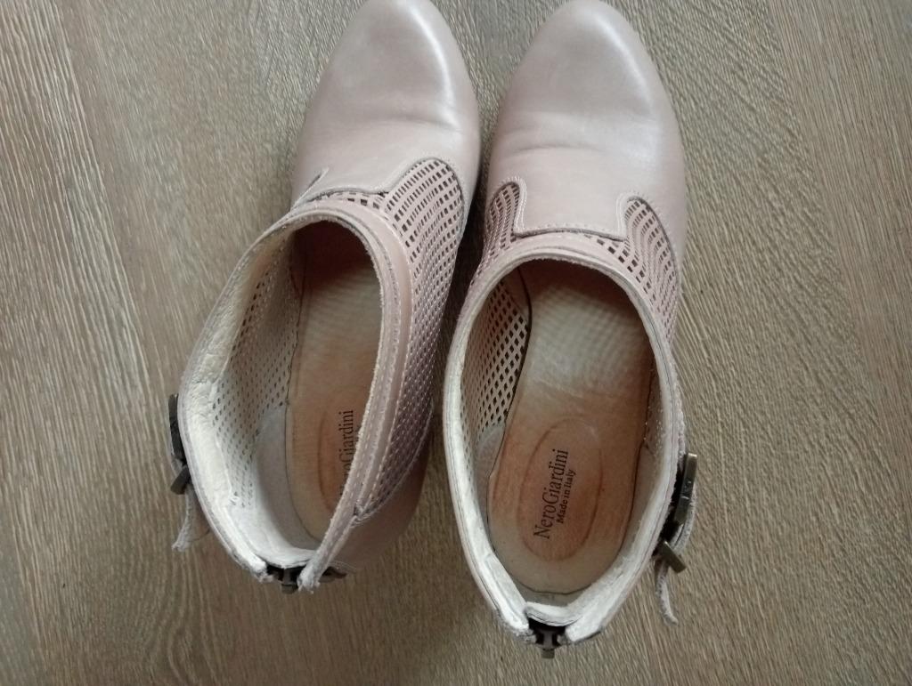 Korte botjes, beige, maat 38, merk Nero Giardini, Kleding | Dames, Schoenen, Ophalen, Beige, Lage of Enkellaarzen, Zo goed als nieuw