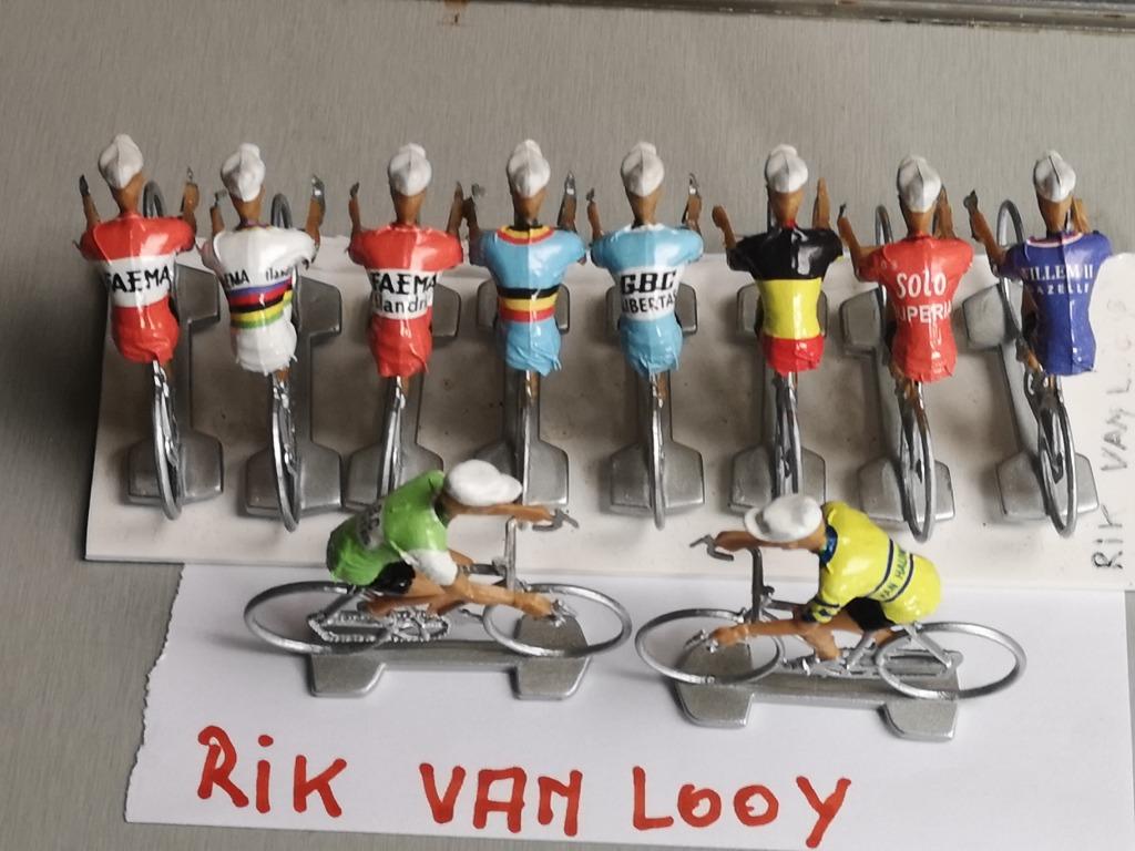 Rik Van Looy est un groupe de 10 cyclistes tout à fait uniqu, Envoi