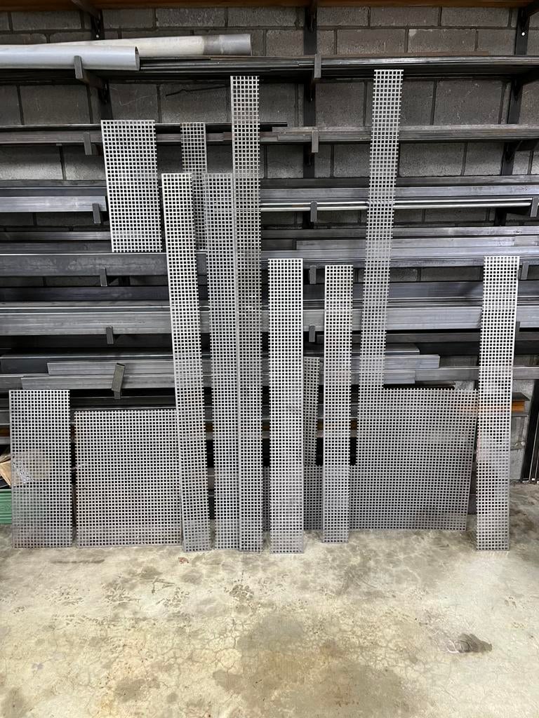 Perfo plaat reststukken, Doe-het-zelf en Bouw, Metalen, Ophalen, Zo goed als nieuw, IJzer