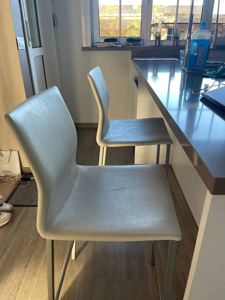2 barstoelen, Ophalen, Twee, Wit, Zo goed als nieuw