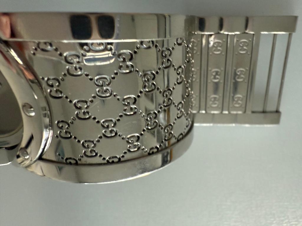 Horloge  Gucci Twirl - slechts 2 x gedragen, Overige merken, Staal, Staal, Polshorloge