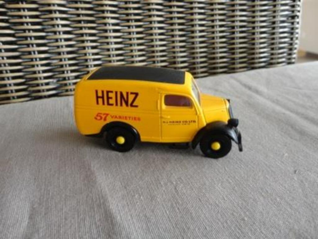 Ford E83W 10 CWT Van Heinz 1950 The Dinky Collection, Hobby en Vrije tijd, Modelauto's | 1:43, Ophalen of Verzenden, Zo goed als nieuw