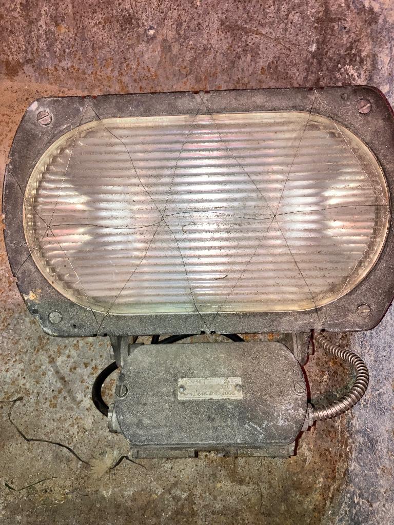 Grote bouwlamp - volledig metaal, Ophalen of Verzenden, Gebruikt, 50 tot 200 watt, Armatuur