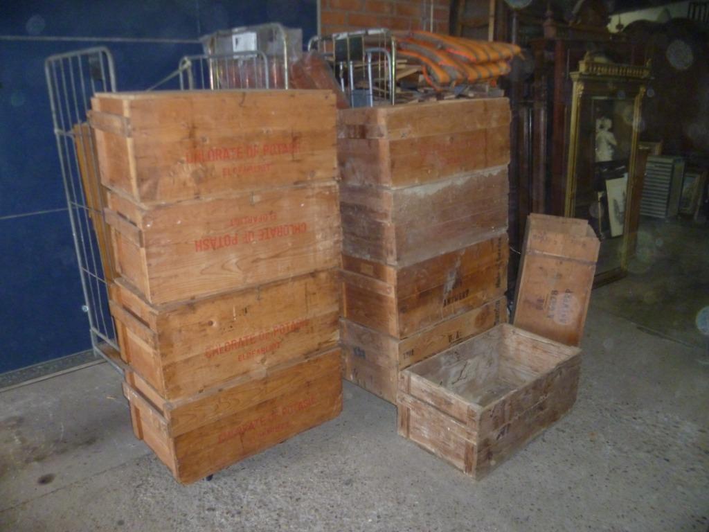 8 OUDE HOUTEN KISTEN, Enlèvement