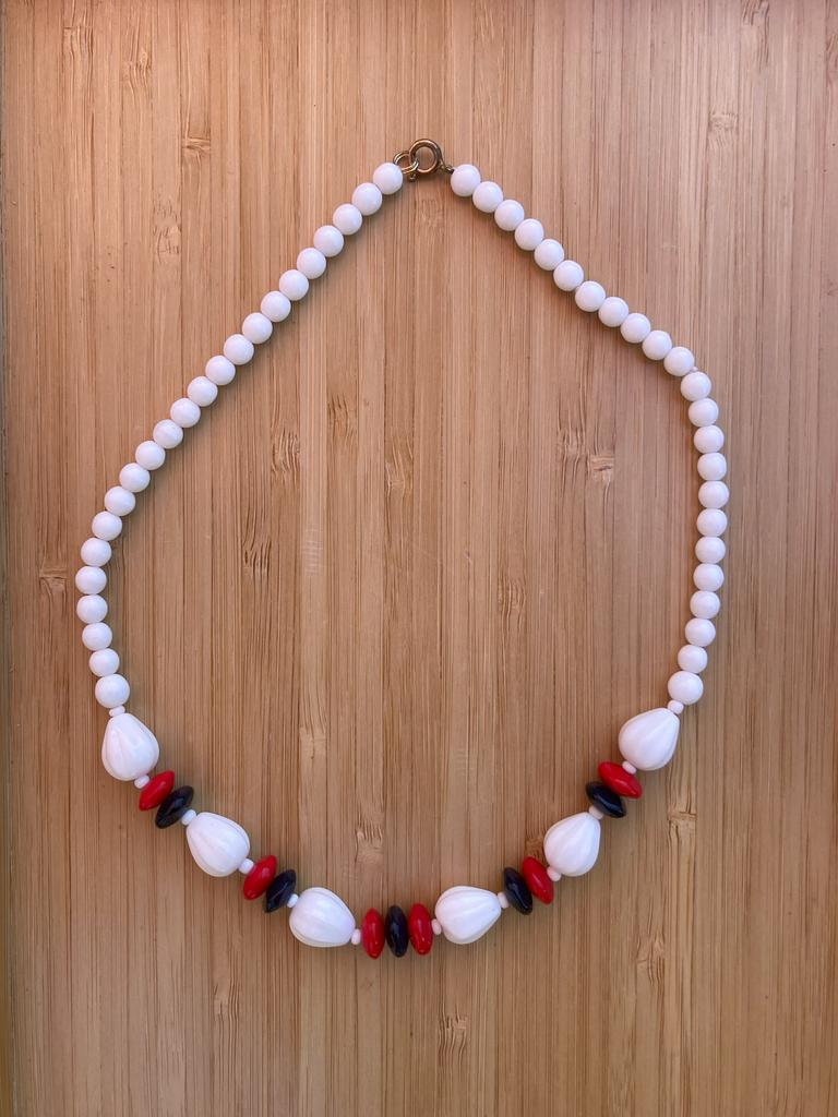 Vintage nieuwe korte witte Halsketting, Bijoux, Sacs & Beauté, Colliers, Enlèvement ou Envoi, Neuf, Blanc, Synthétique