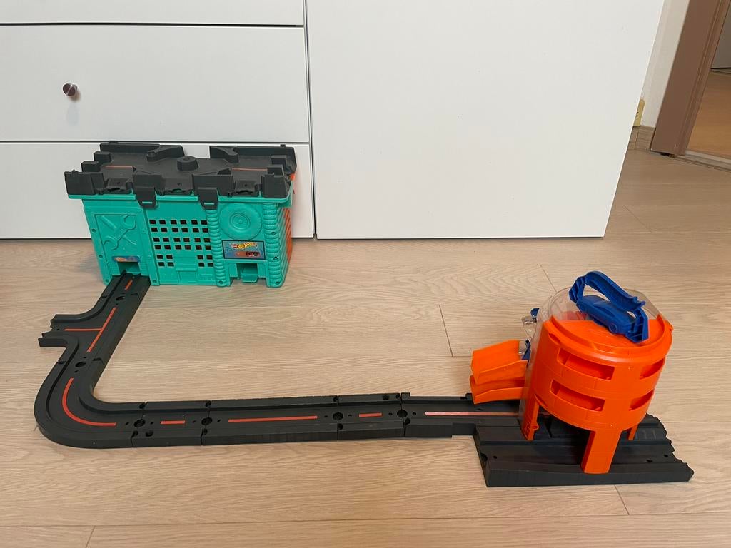 Hotwheels garage met baan, Kinderen en Baby's, Speelgoed | Racebanen, Ophalen, Gebruikt, Racebaan, Hot Wheels