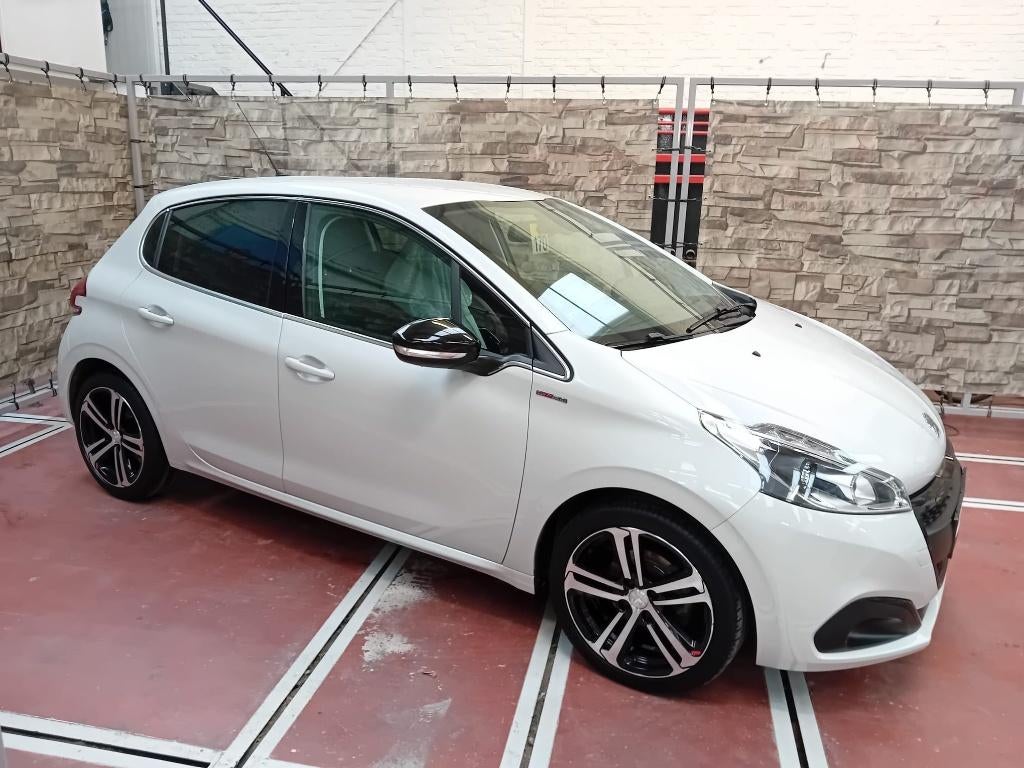 Peugeot 208 GT-line - 1jr garantie, Voorwielaandrijving, Leder en Stof, Wit, 5 deurs