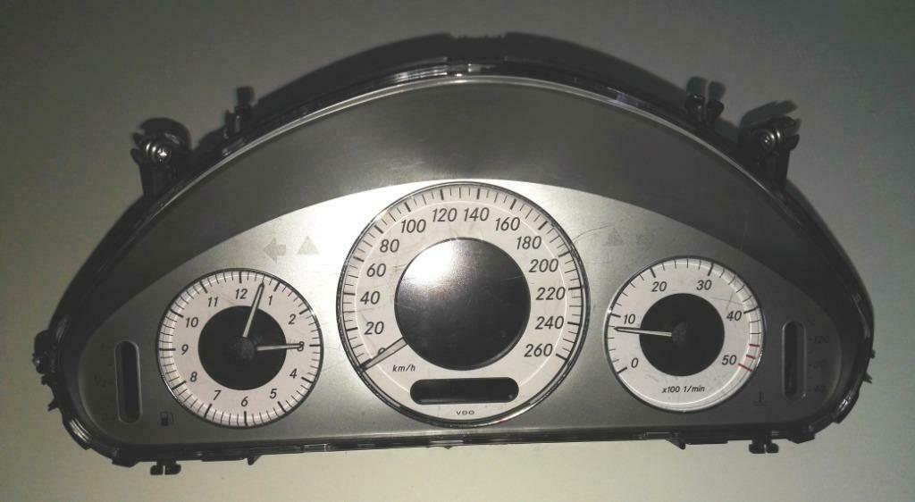 Snelheidsmeter Km teller MB  W211 Instrument, Auto-onderdelen, Ophalen of Verzenden, Gebruikt, Mercedes-Benz