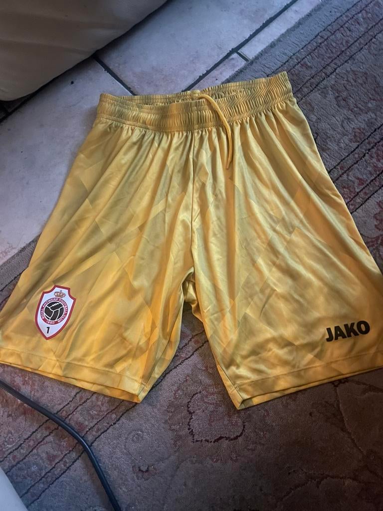 Short voetbal antwerp nieuw mt s, Sport en Fitness, Voetbal, Ophalen of Verzenden, Zo goed als nieuw