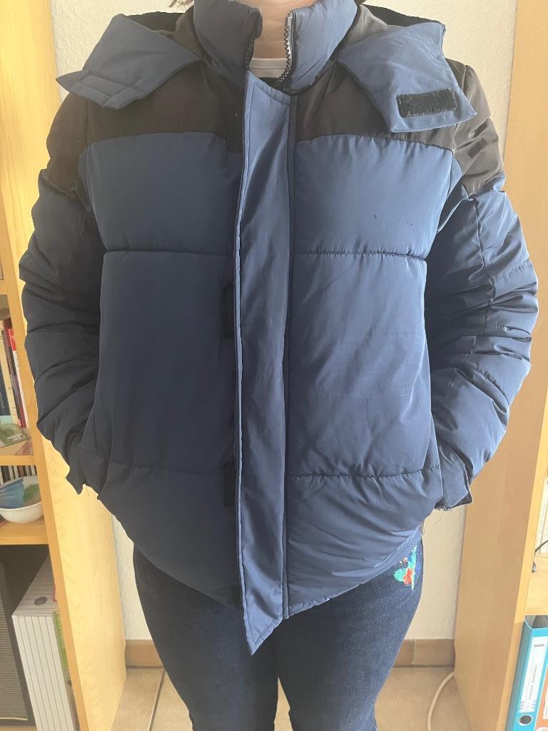 Veste d’hiver noire et bleue, Vêtements | Hommes, Enlèvement, Comme neuf, Kiabi