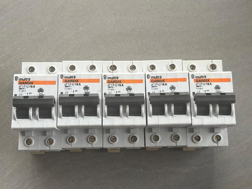Automatische zekeringen 2-polig 5 stuks 16 A, Doe-het-zelf en Bouw, Ophalen of Verzenden, Gebruikt, Schakelaar