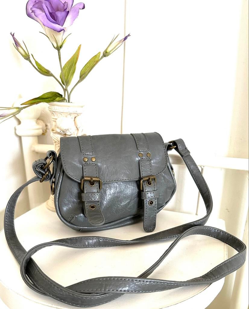 Kleine tas in vintage grijs splitleer 18x14 cm, Handtassen en Accessoires, Tassen | Schoudertassen, Gebruikt, Leer