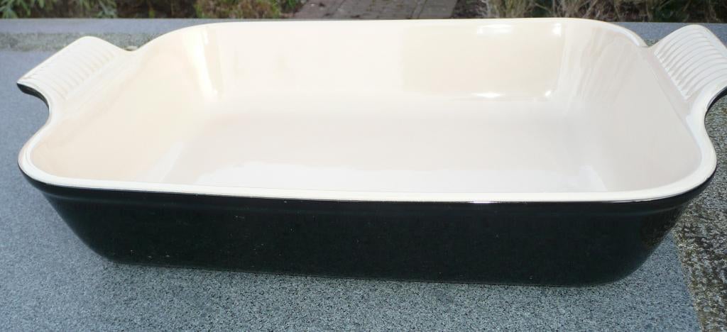 Nieuwe ovenschaal Le Creuset (aardewerk) 42 x 36 cm, Huis en Inrichting, Nieuw, Ophalen of Verzenden, Schaal of Schalen, Overige stijlen