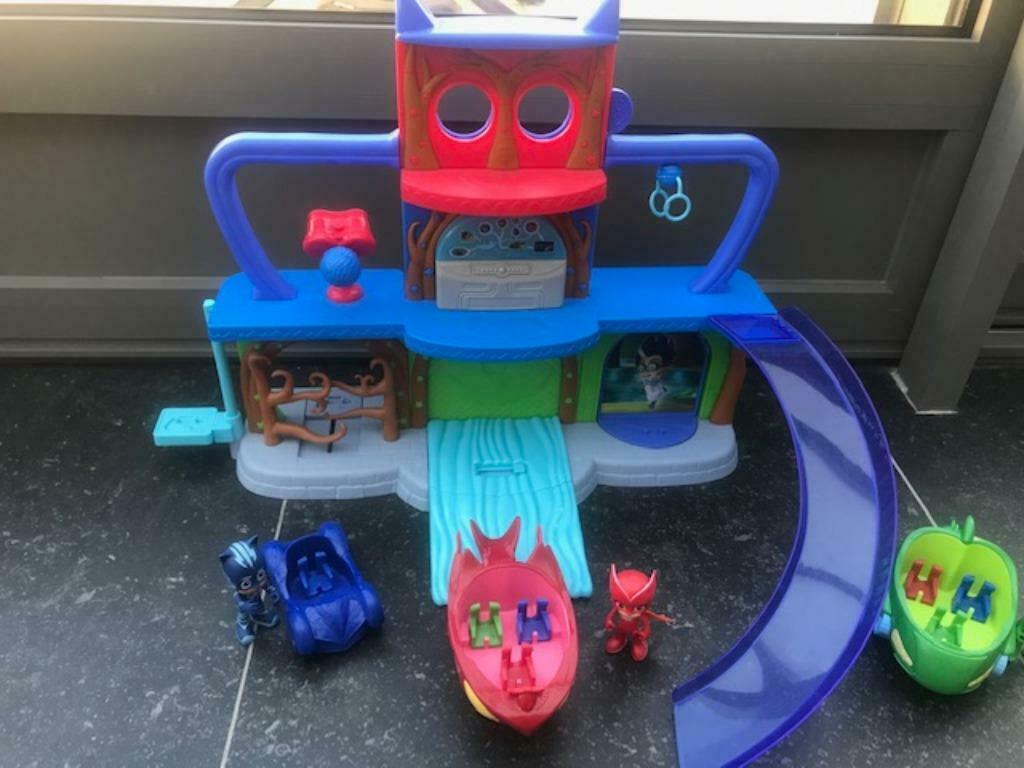 *Pyjamahelden - hoofdkwartier + voertuigen + beweegbare fig, Kinderen en Baby's, Ophalen, Zo goed als nieuw