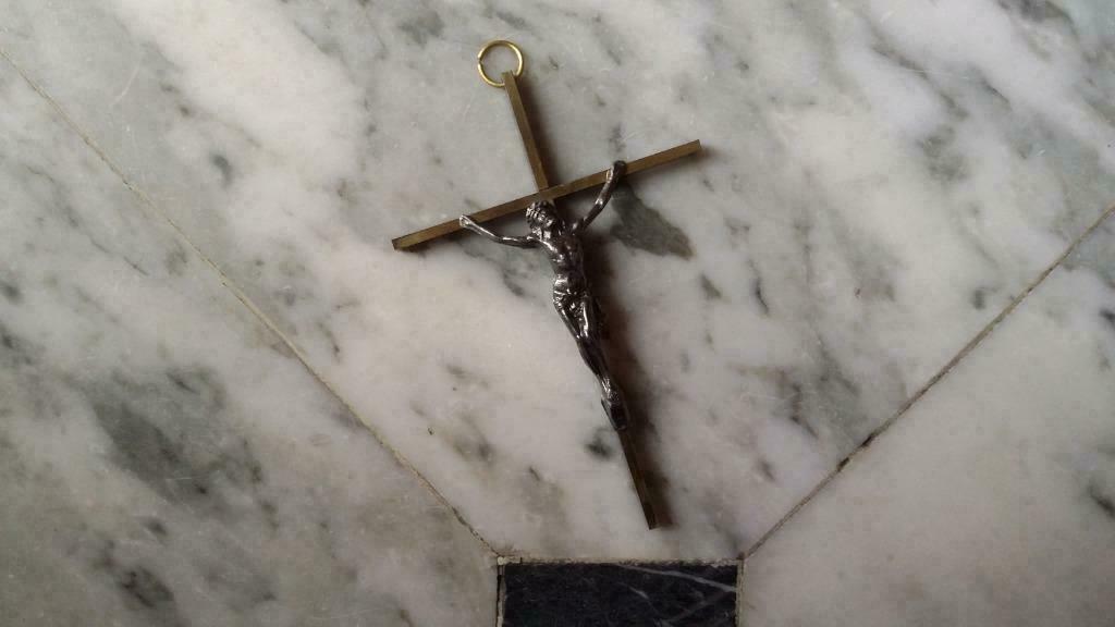 Kruis / muurkruis met Jezus in zilver / metalen kruis, Ophalen of Verzenden