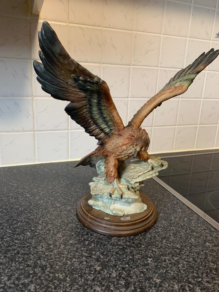 Giuseppe Armani Figurine vintage "aigle sur rochers" (Rare), Enlèvement, Comme neuf, Animal