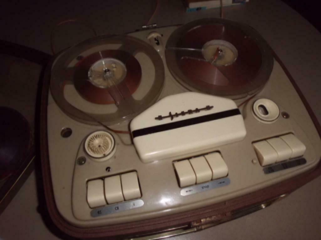 ancien magnétophone avec cassettes de vieilles chansons fran, Antiquités & Art, Antiquités | TV & Hi-Fi, Enlèvement
