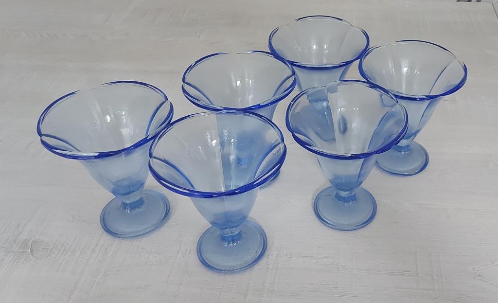 6 blauwe ijsbekers (nooit gebruikt), Huis en Inrichting, Keuken | Servies, Ophalen, Nieuw, Glas, Kom(men)