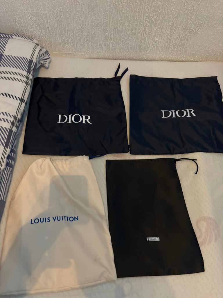 4 luxe dustbags – Dior, Louis Vuitton & Prada (nieuwstaat), Enlèvement, Neuf, Autres couleurs, Homme ou Femme