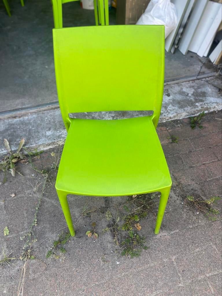 7 groene plastic stoelen in goede staat, Huis en Inrichting, Stoelen, Ophalen