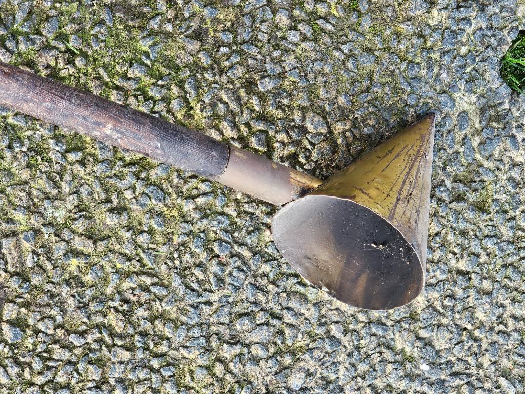 Antieke koperen kaarsen dover, Ophalen