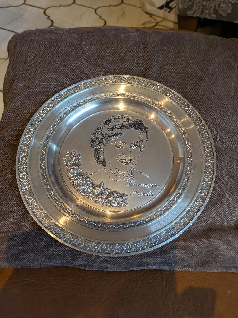 Koningin Paola - tinnen bord, Verzamelen, Ophalen of Verzenden, Zo goed als nieuw, Overige typen