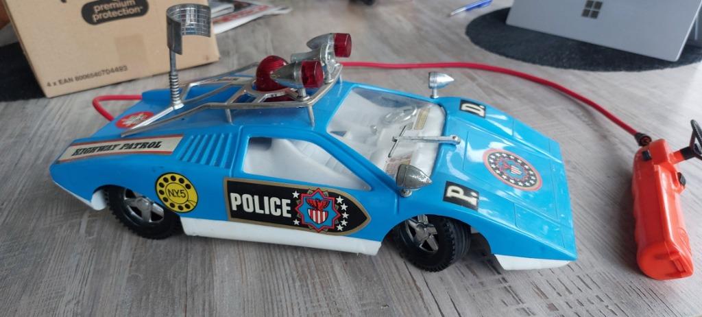Politieauto afstandsbesturing, Ophalen