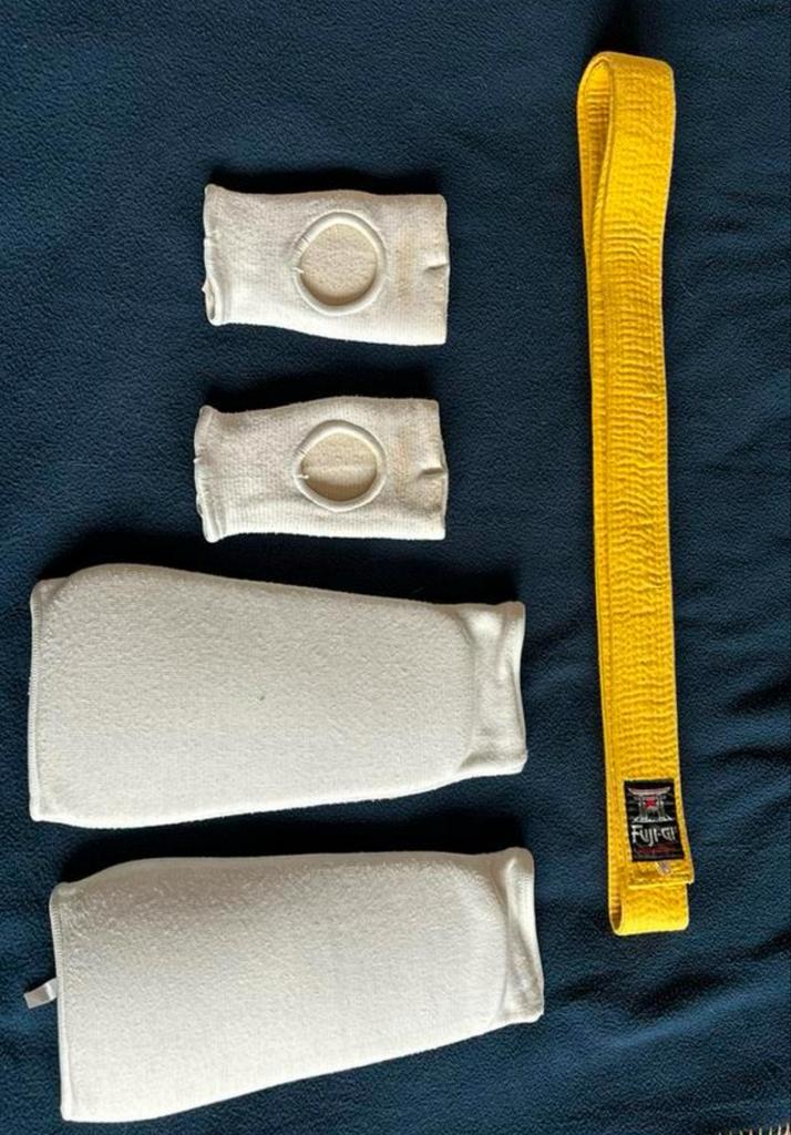 Karate bescherming + riem, Sport en Fitness, Vechtsporten en Zelfverdediging, Ophalen, Gebruikt, Karate, Vechtsportbescherming