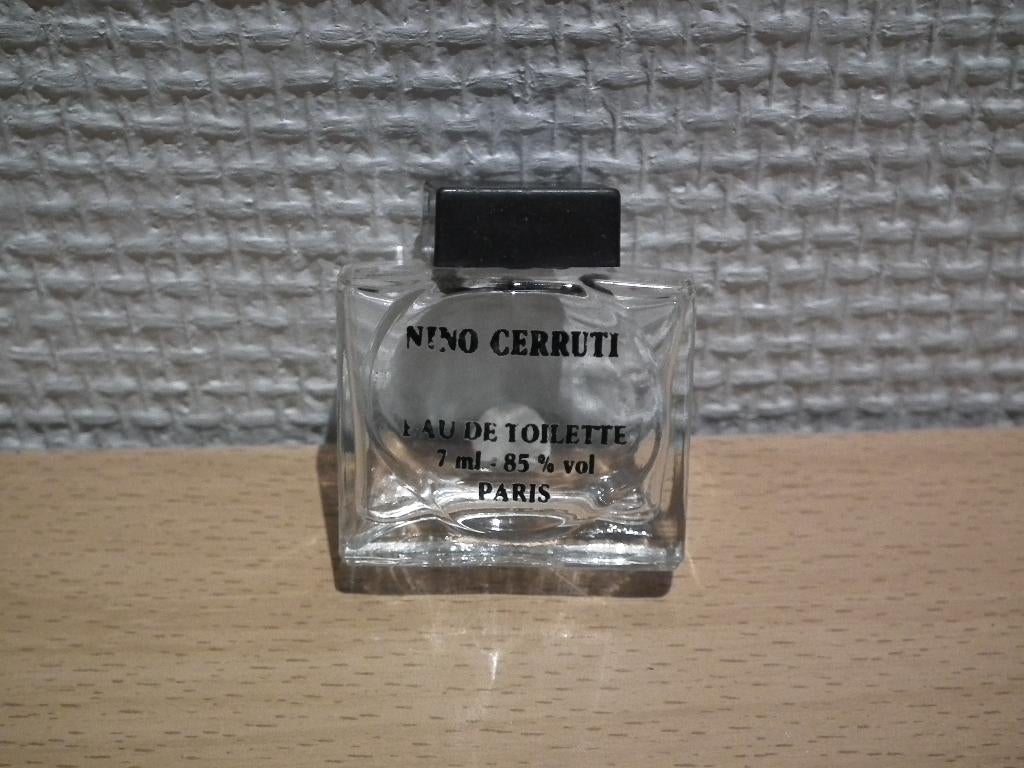 Nino Cerruti Eau de Toilette (lege miniatuur), Verzamelen, Verzenden, Gebruikt, Miniatuur