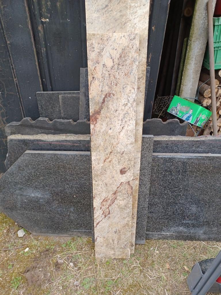 Graniet, Bricolage & Construction, Plinthes & Finitions, Comme neuf, Enlèvement