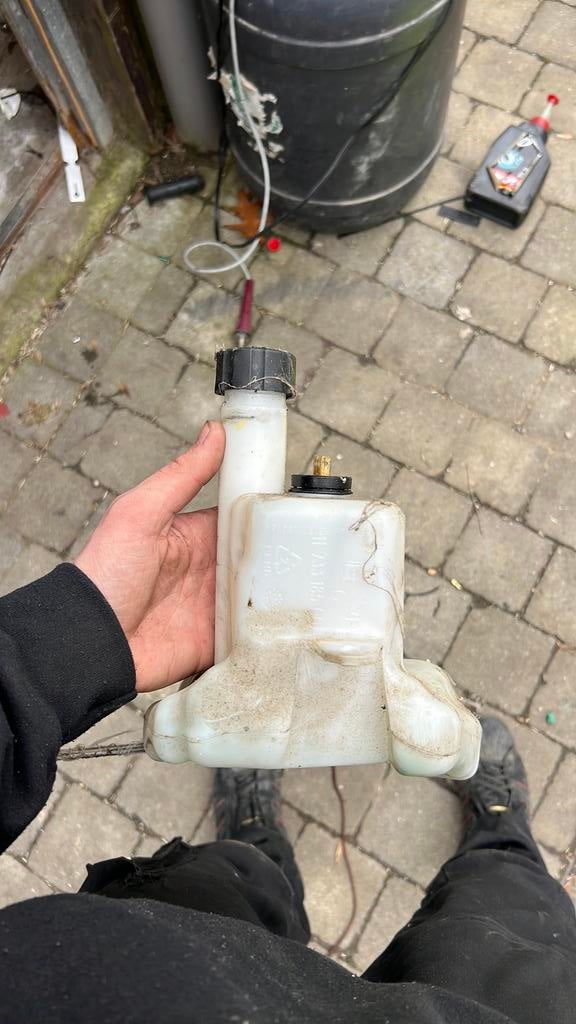 Olie reservoir peugeot tkr/squab, Fietsen en Brommers, Ophalen of Verzenden, Zo goed als nieuw, Peugeot