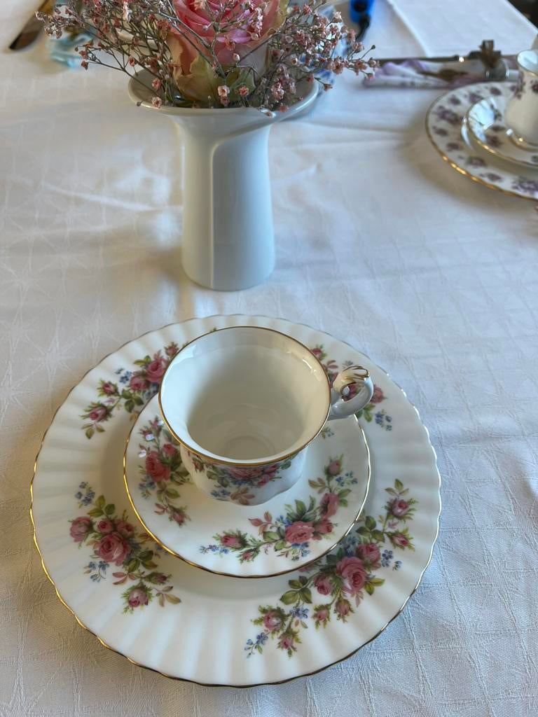 Theeset Royal albert moss rose, Antiek en Kunst, Antiek | Servies los, Ophalen