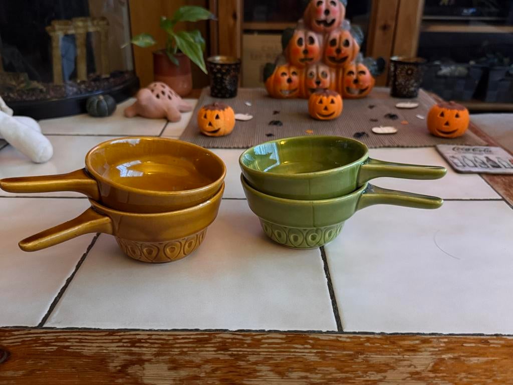 4 potjes met handvat, Ophalen, Zo goed als nieuw, Kom(men)