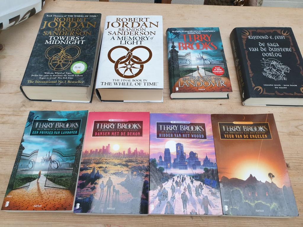 FANTASY BOEKEN Terry Brooks Robert Jordan Raymond E. Feist, Enlèvement ou Envoi, Comme neuf