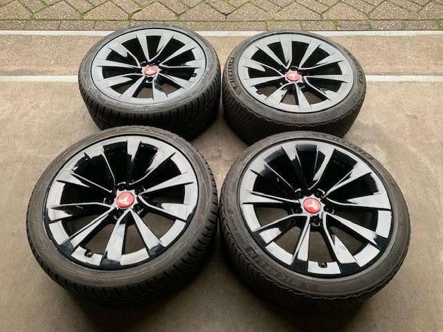 ZGAN ORIGINELE TESLA MODEL 3 VELGEN + WINTERBANDEN 235 40 19, Ophalen of Verzenden