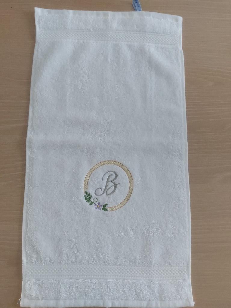 Witte gastendoekje met geborduurde letter B., Ophalen of Verzenden, Nieuw, Wit, Handdoek