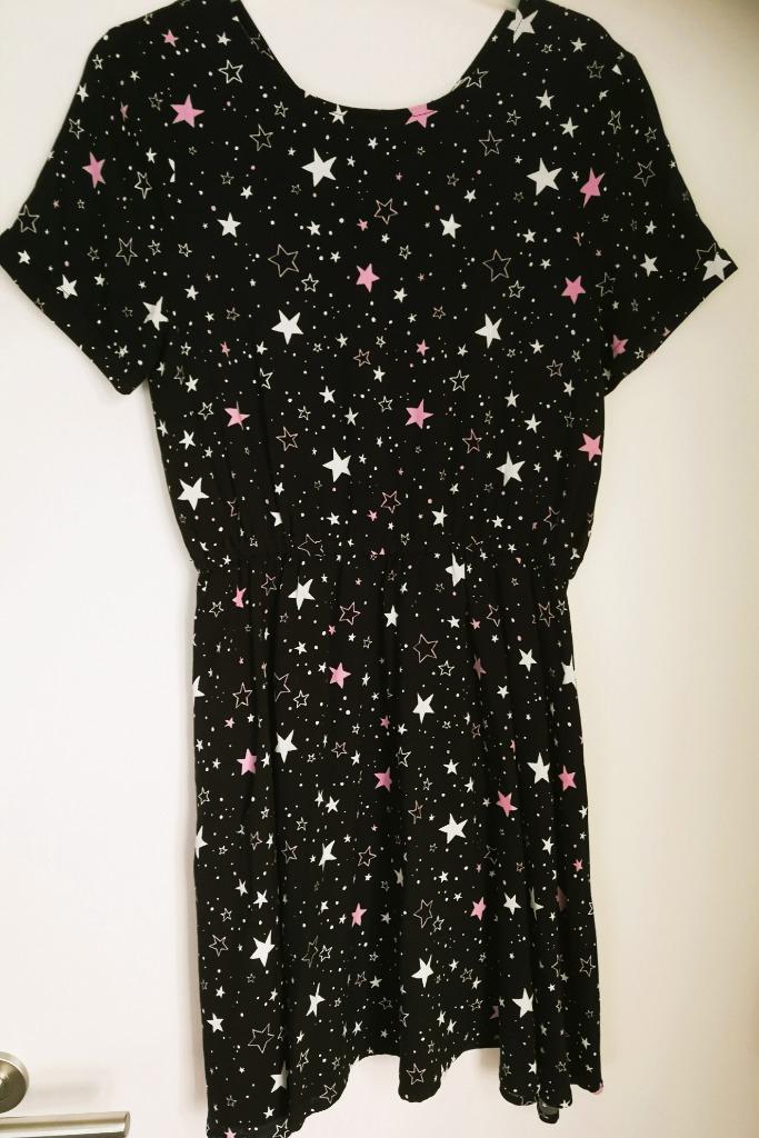 Mooie zwarte zomerjurk met sterren - Here & There - maat 158, Kinderen en Baby's, Kinderkleding | Maat 158, Meisje, Ophalen of Verzenden