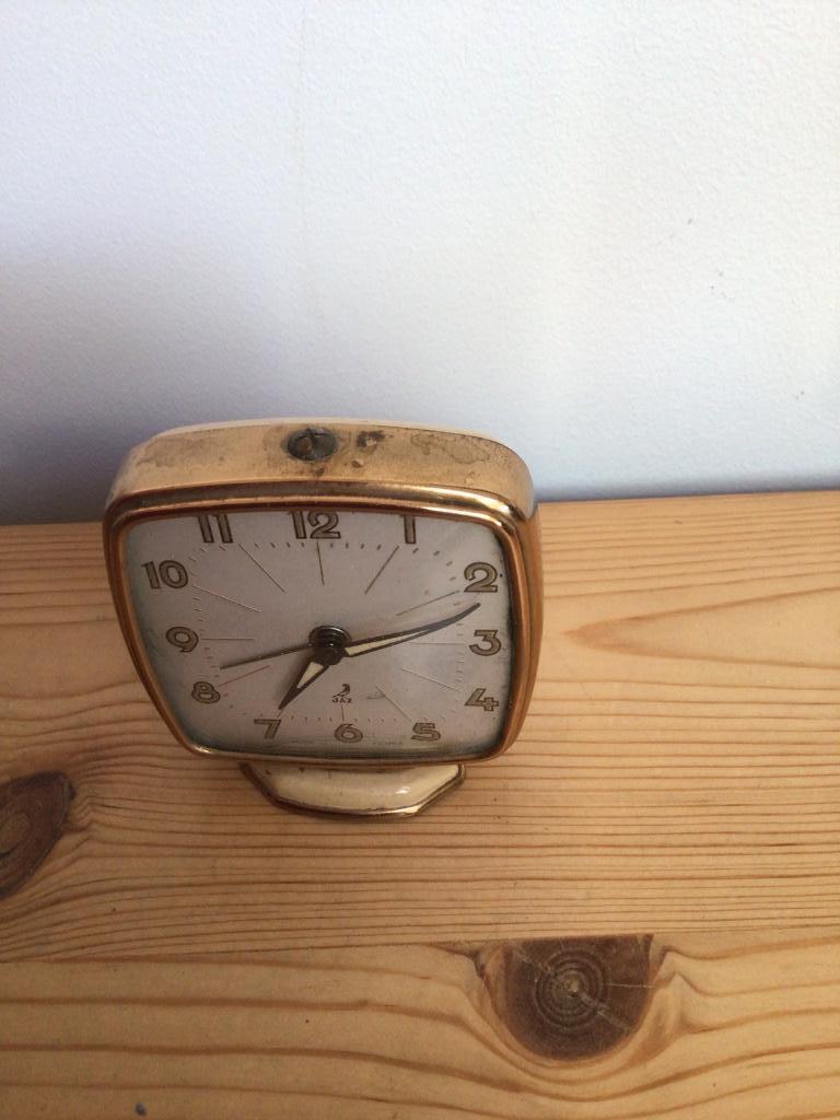 Petit Réveil de luxe jaz, Enlèvement