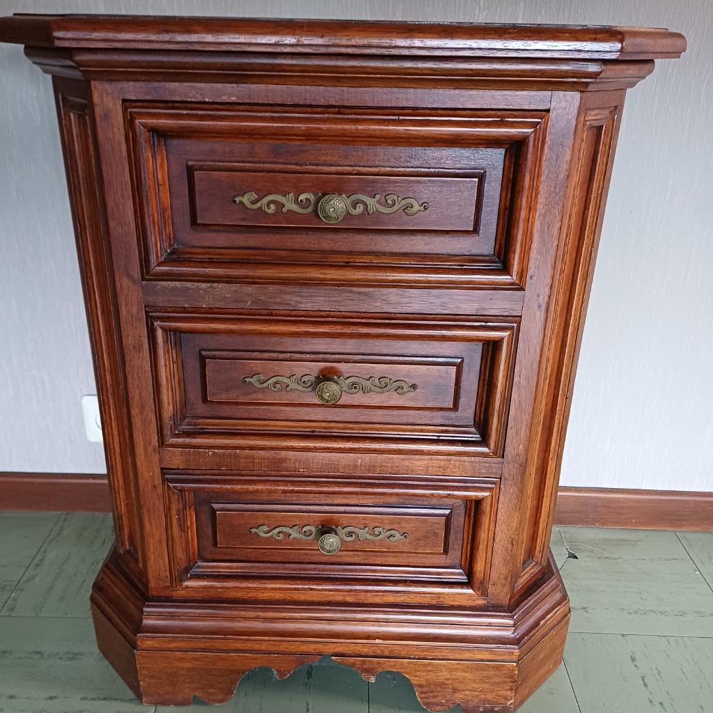 Commode en cerisier, Enlèvement