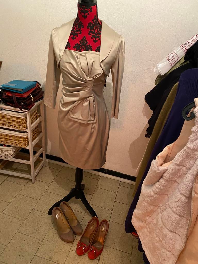 Nieuw kleedje met bolero mt M rinascimento, Enlèvement, Comme neuf, Beige