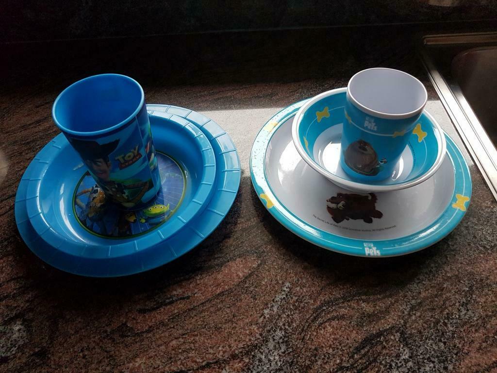 Vaisselle enfant, "pet secrets", "toys story" et "Noukies, Enlèvement ou Envoi, Utilisé