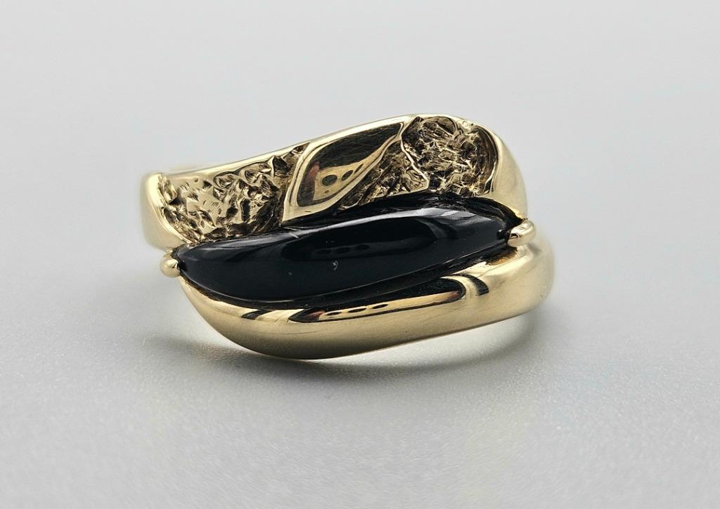 Bague vintage en or avec pierre précieuse et onyx. 2024/88, Enlèvement ou Envoi, Or, Bague, Avec pierre précieuse