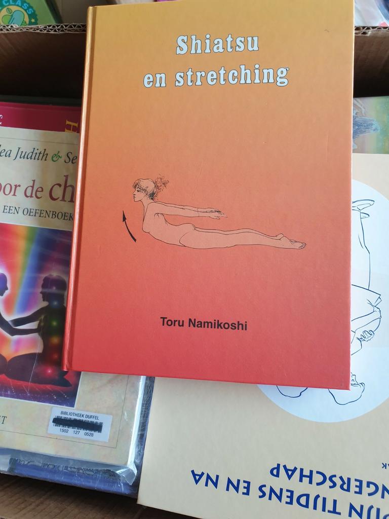 Toru  Namikoshi - Shiatsu en stretching. GENEZING, Boeken, Ophalen of Verzenden, Zo goed als nieuw, T. Namikoshi