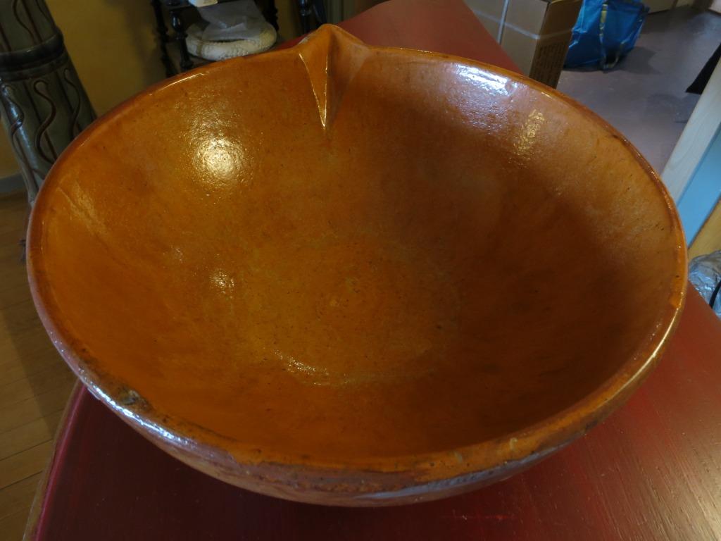 Plat en terre cuite avec bec verseur parfait état, Enlèvement ou Envoi