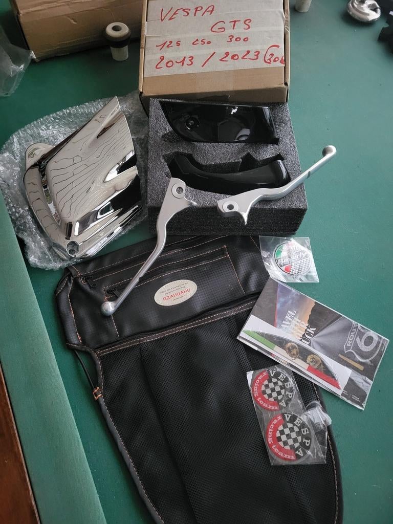 Vespa GTS pièces neuf 50 pour le tout ;), Motos, Particulier