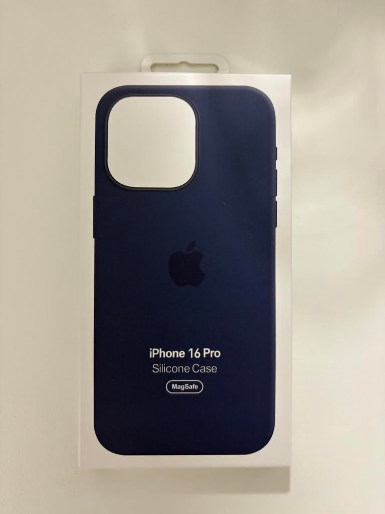 Iphone 16 Pro case with magsafe, Ophalen of Verzenden, Zo goed als nieuw, Hoesje of Tasje