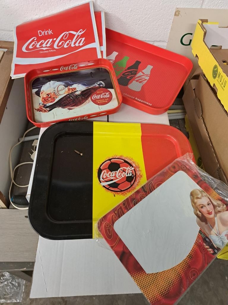 Plateaux à cola, sous-verres et trèfles, le tout pour 7 euro, Collections, Enlèvement ou Envoi, Comme neuf